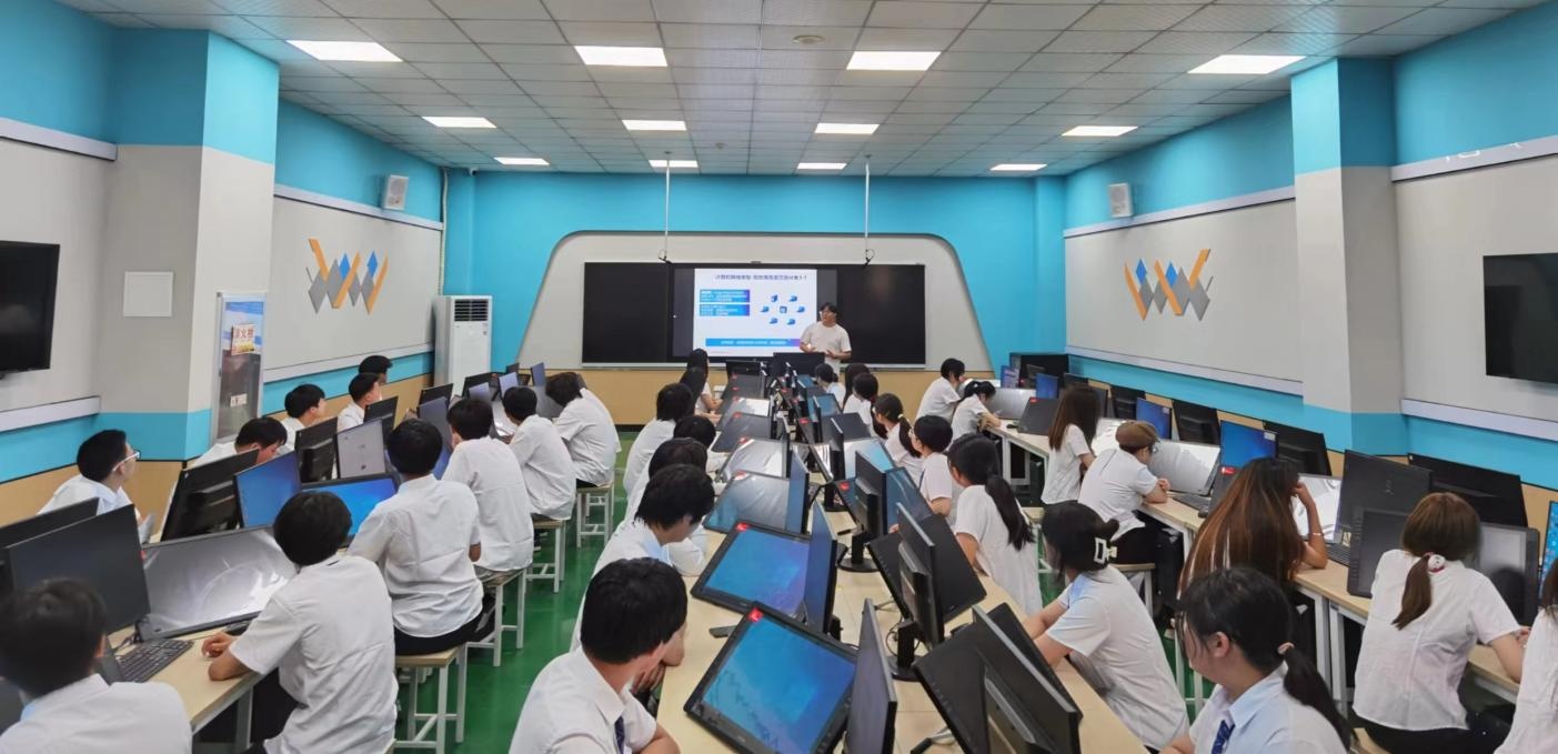 图为合作办学专业学生上课情景1.png